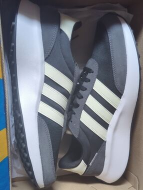adidas Run 70's Men’s Gray Sneakers with Cream Stripes